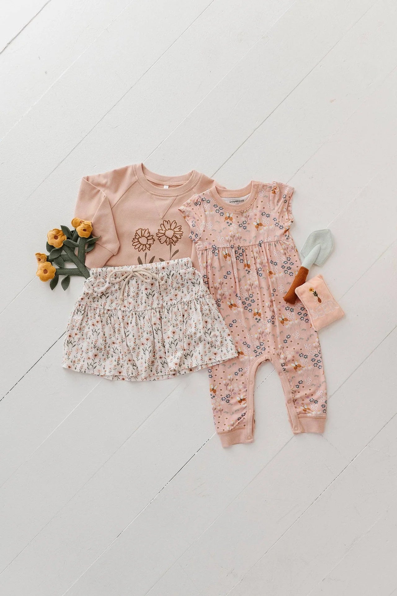 Raglan Sweatshirt – Hand Drawn Daisy